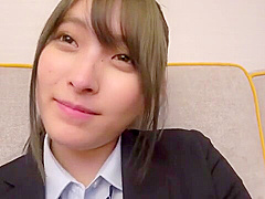 綺麗な顔立ちの清楚な制服美女が中年男とラブラブデート、秘密のエッチ始まる