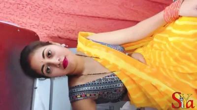 Indian Siya Bhabhi Honeymoon in Train with Strange Passenger